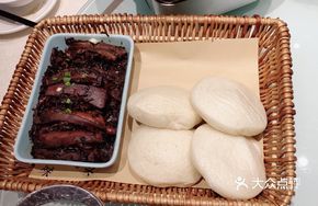 Preserved Vegetable Braised Pork with Sweet Rice Wine Steamed Bun