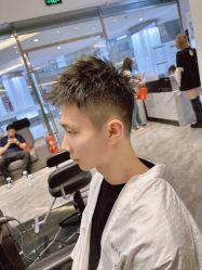 -BULB STUDIO 巴柏明星发型工作室