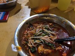 -鹿寨小何螺蛳粉店