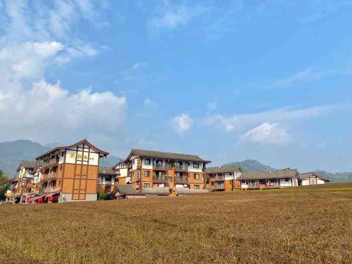 黄湾小镇-"黄湾小镇,峨眉山景区游客中心附近打造的住.