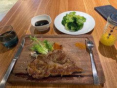 -10號公馆专业果木牛排餐厅