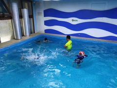 -蓝鲸国际少儿游泳训练中心(群力店)