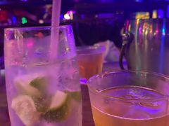 -UP嘻哈酒吧(粉巢店)