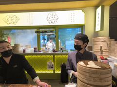 -瑞虹新天地月亮湾
