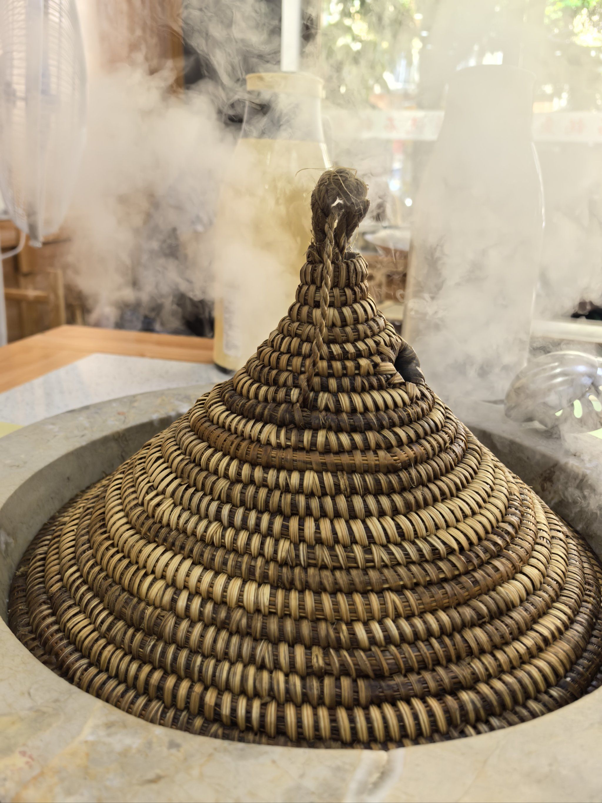 云南十八怪,摘下帽子当锅盖