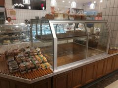 面包甜点陈列柜-老大昌(淮海中路店)