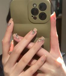 -悦指间美甲美睫