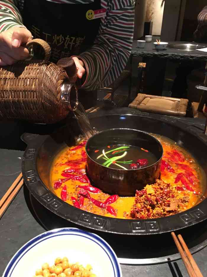 重庆大枫火锅(南下塘店)-"一家网红店,好评如潮,拉上闺蜜一起来尝鲜.