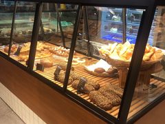 面包甜点陈列柜-Dough&Joe团憩(瑞虹天地月亮湾店)