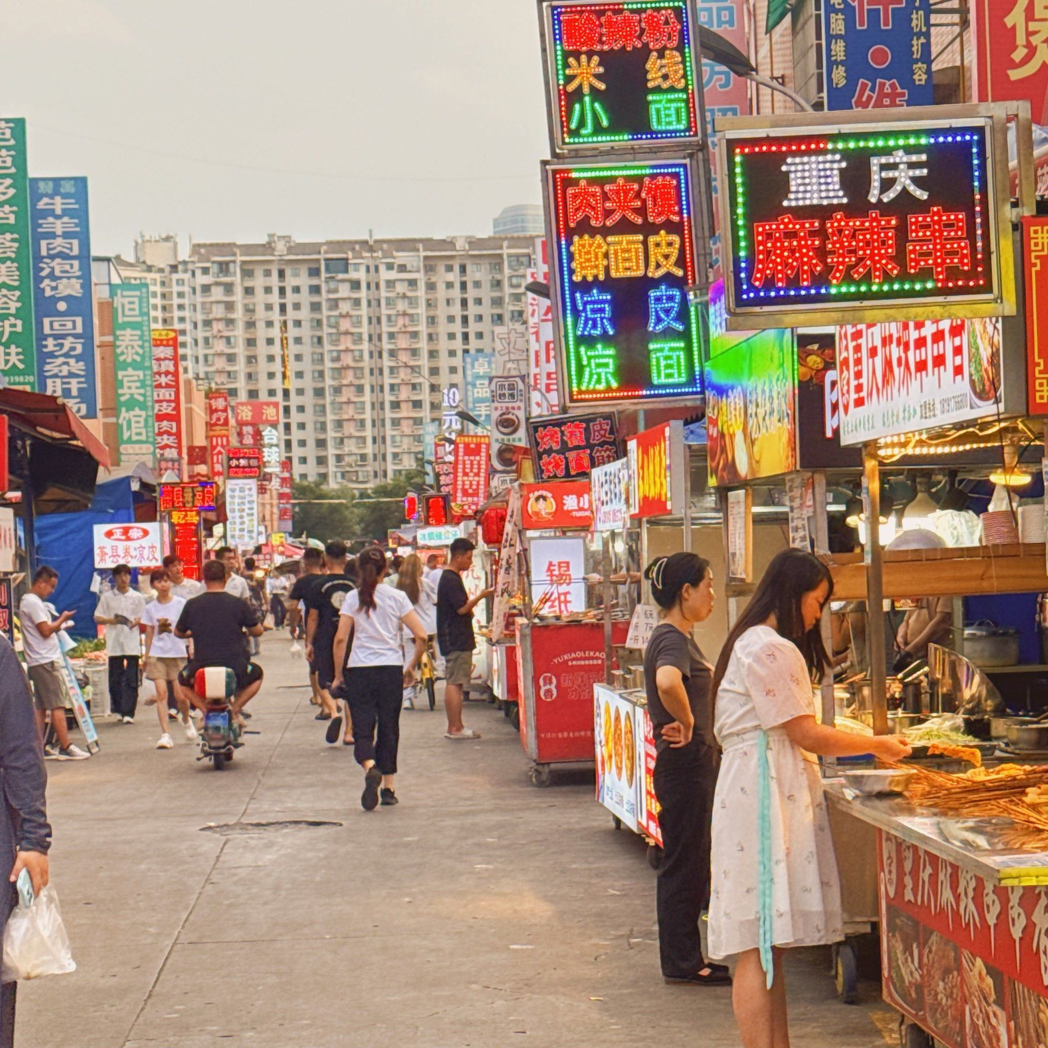 夜市逛不停,美食吃不停