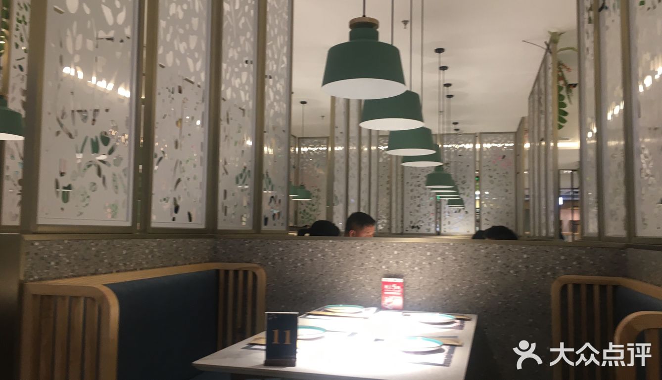 位置在市行政服务这边的天虹的4楼