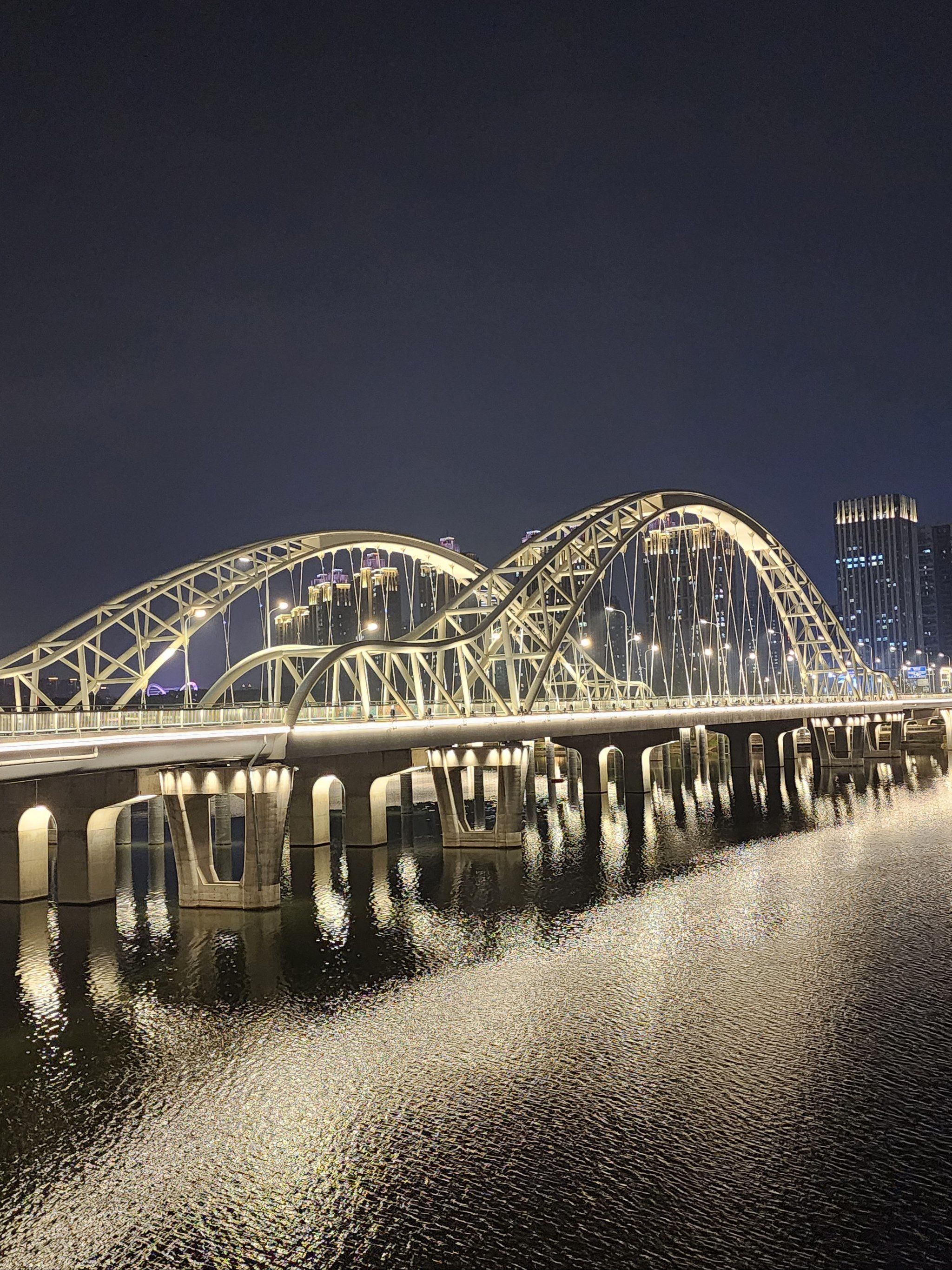 夜暮中的南京桥!