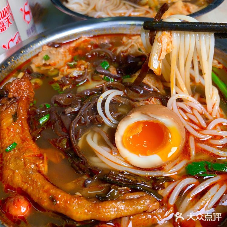 【本地人超爱[爱心]】料足！流油的溏心蛋螺蛳粉