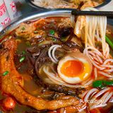 【本地人超爱[爱心]】料足！流油的溏心蛋螺蛳粉