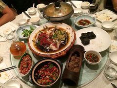 双椒鱼头王-鄱阳湖·江西小炒·瓦罐煨汤(五道口店)