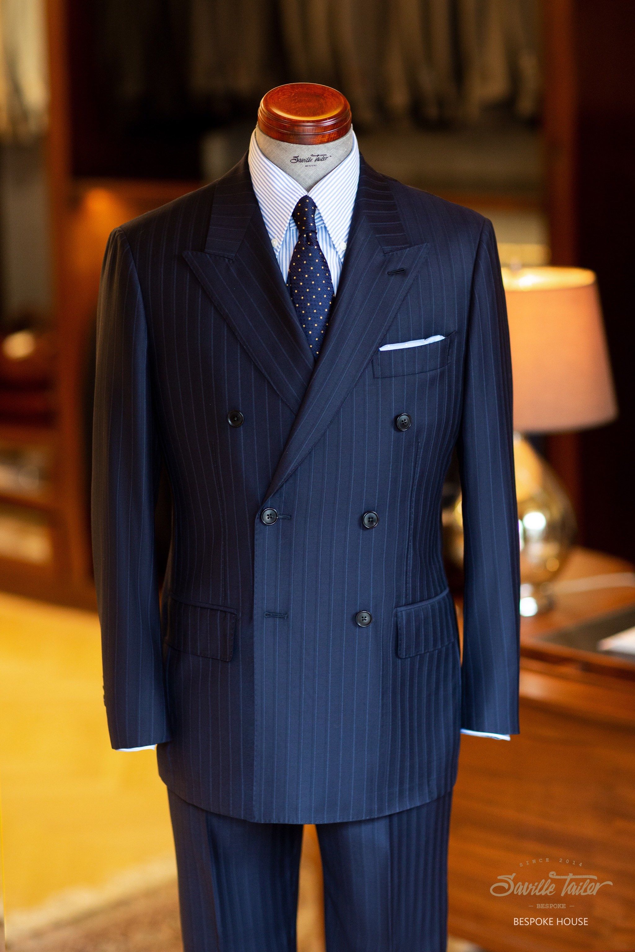 成熟男人进阶必备穿搭[色]气场十足的藏青色西装