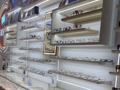 -美式眼镜·授权蔡司.依视路.尼康.豪雅.明月(南翔印象城店)
