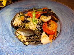 缤纷墨鱼汁海鲜意面-囧吉香生蚝牛排馆(湖北路店)