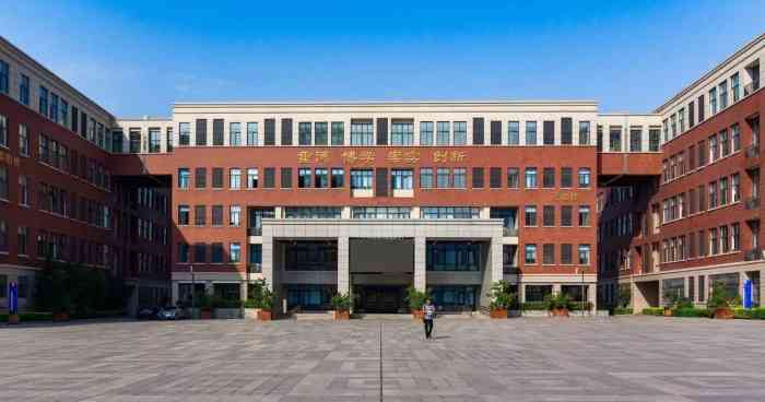 西北工业大学附属中学-"今天高考第二天,刚好路过西工大附中,这里.