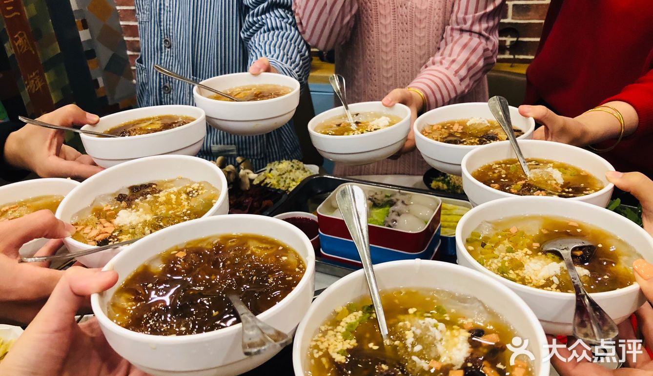 水果串串很有特色，推荐荔枝串串