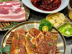 -草家酱蟹炭火烤肉店(珲春南路二店)