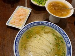 白汤面底-同得兴 Since·1995 传统苏式面馆(嘉馀坊店)