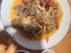 -大众跷脚牛肉馆·非遗传承单位(峨眉山店)