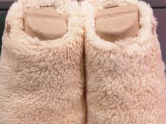 -UGG(燕莎奥特莱斯购物中心店)