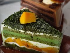 芒果抹茶奶油奶酥蛋糕-black rainbow coffee