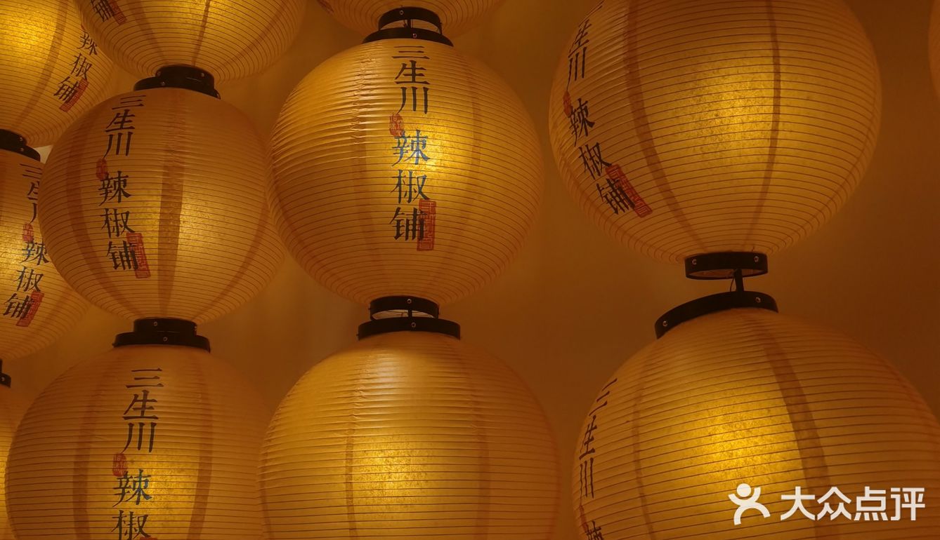 图片中的可能很多游客没有到的绿色的公园