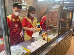 -Bánh Mì Huynh Hoa