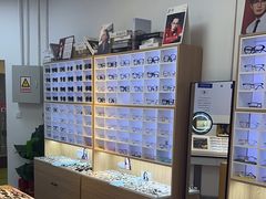 -天空之镜眼镜店蔡司依视路配镜授权零售店(望京颐堤港店)