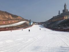 -采薇庄园四季滑雪场