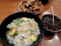 -鸿浩扒猪脚米线