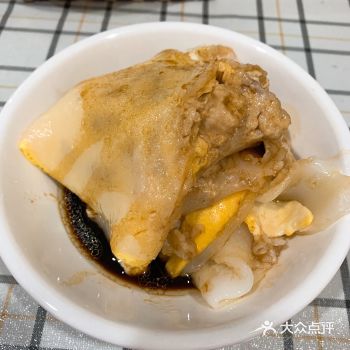 肠粉的做法：1、1量杯肠粉专用粉加1