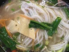 -桥香园正宗过桥米线(机场五店)