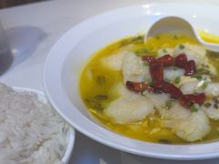 -渝是乎酸菜鱼·川渝小炒(新世界百货望京店)