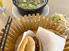 -闫家驴肉老店(华电一校店)