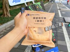 -瑞幸咖啡(半里花海生活广场店)