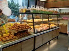 面包甜点陈列柜-爱达乐面包生日蛋糕(华油路店)