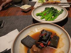 猴头菇鲍汁瑶柱扒制黑豆腐-肴约·花园式餐厅(湖里店)