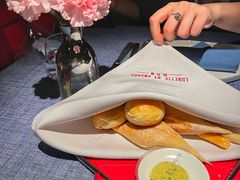 餐前面包-弦月窗LUNETTE BY AMANDA(复兴路店)