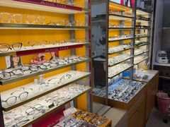 -优医视平价眼镜蔡司依视路折扣工厂店(十里堡店)