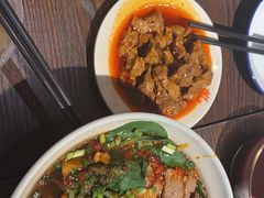 -爆炸头阿姨小四川正宗川味小吃(无任何分店)
