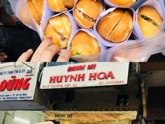 -Bánh Mì Huynh Hoa