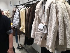 -URBAN REVIVO(上海中庚漫游城店)