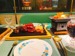 慕尼黑风味脆皮猪肘-蜜桃花开·中西融合菜E&W(南长街店)