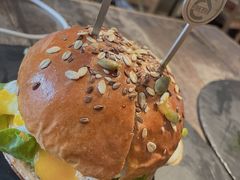 -HIGH FIVE哈福手工汉堡(桂林路店)