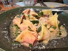 甜菜头松子芝士饺子-La Strada(安福路店)