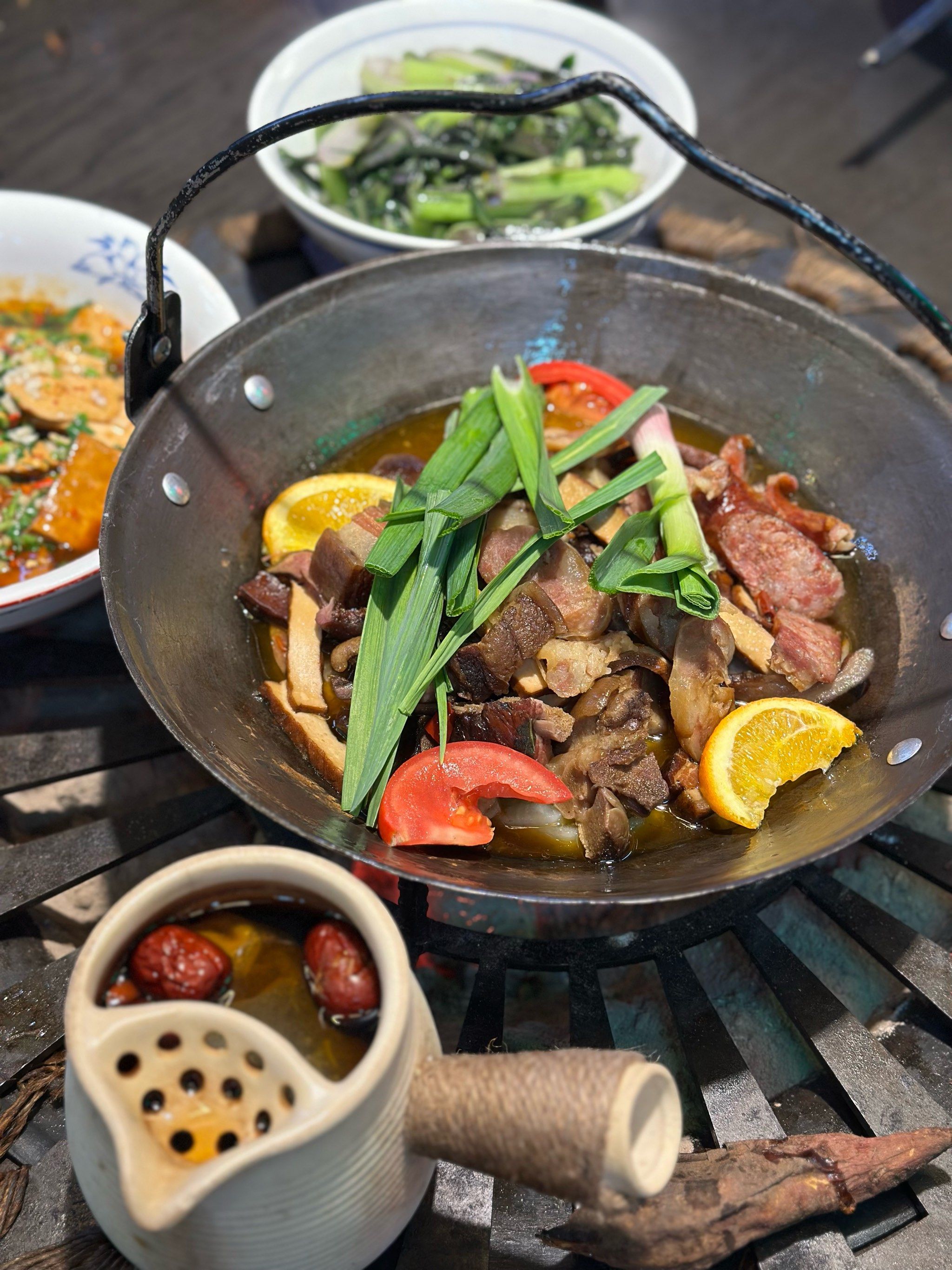 炭火腊味吊锅 冬天就好这一口!